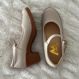 women’s cream high heel